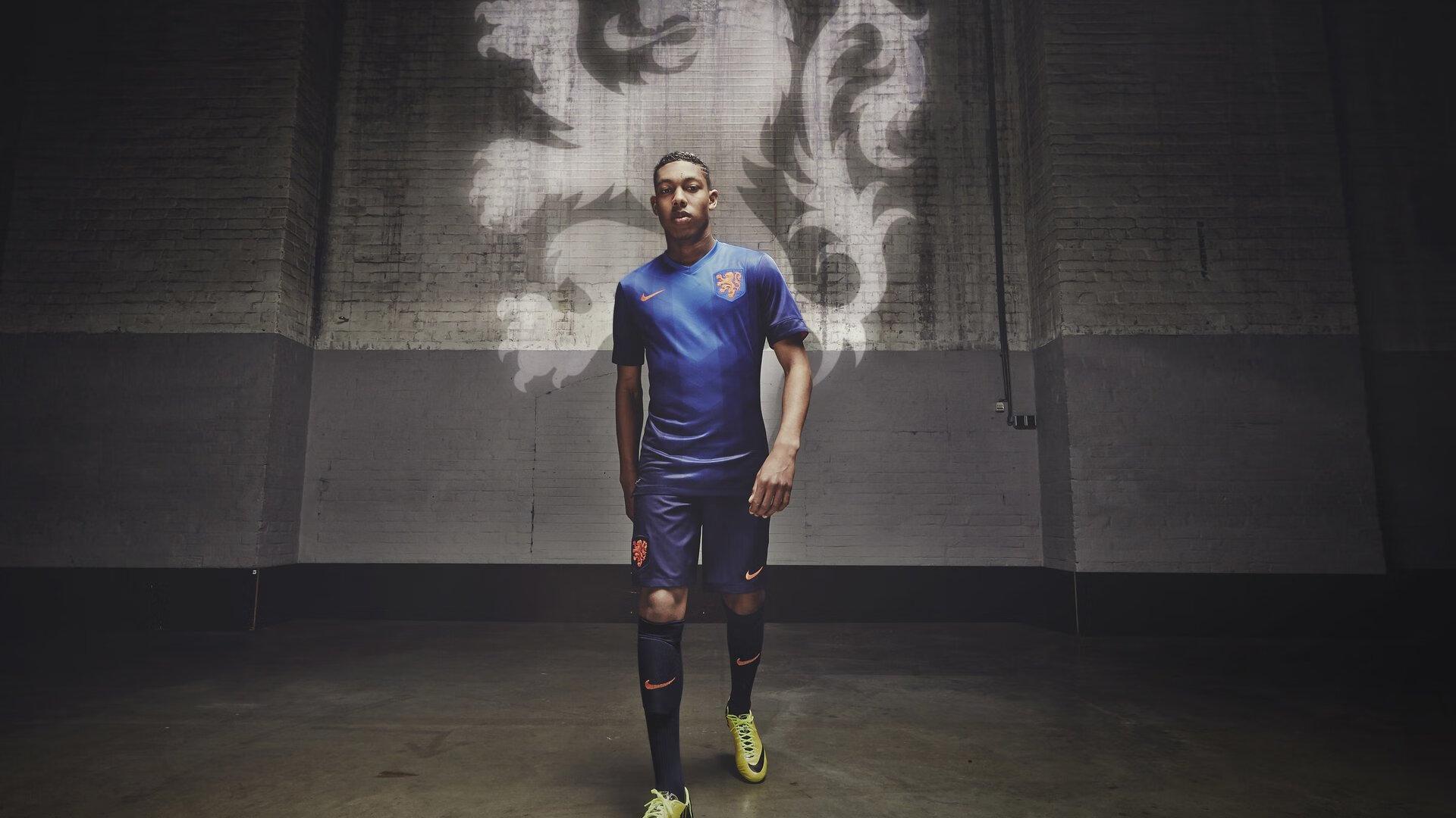 雄鹿主场惨败，字母哥末节情绪失控，深呼吸、摇头与泛红的眼眶